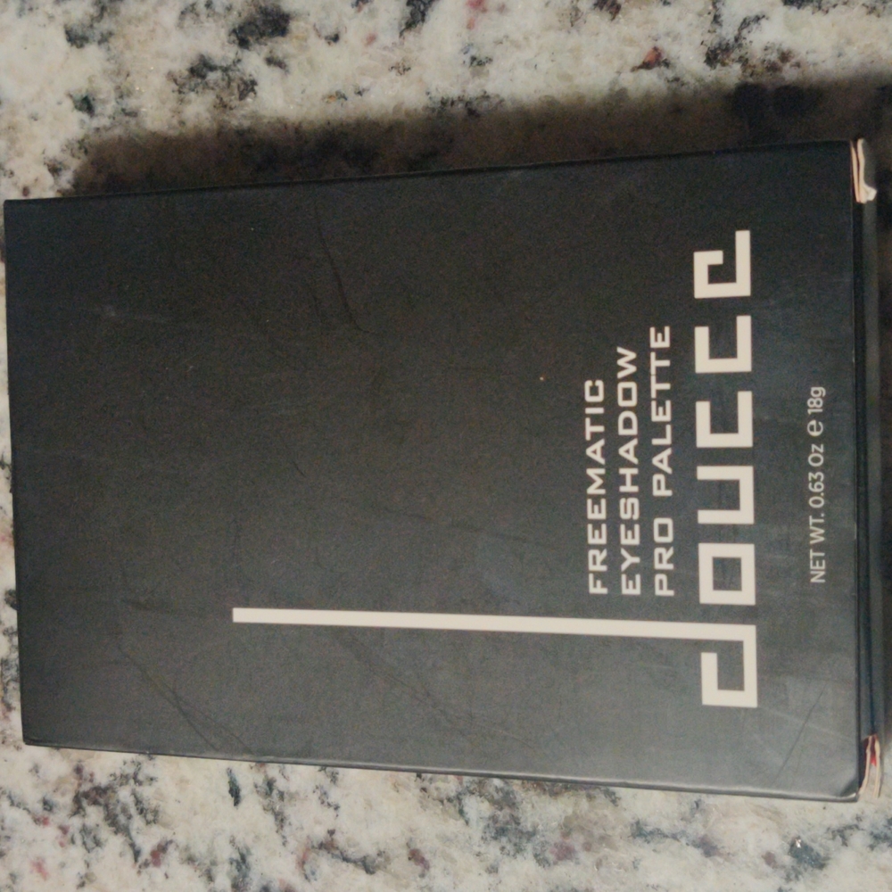 Eye pallet